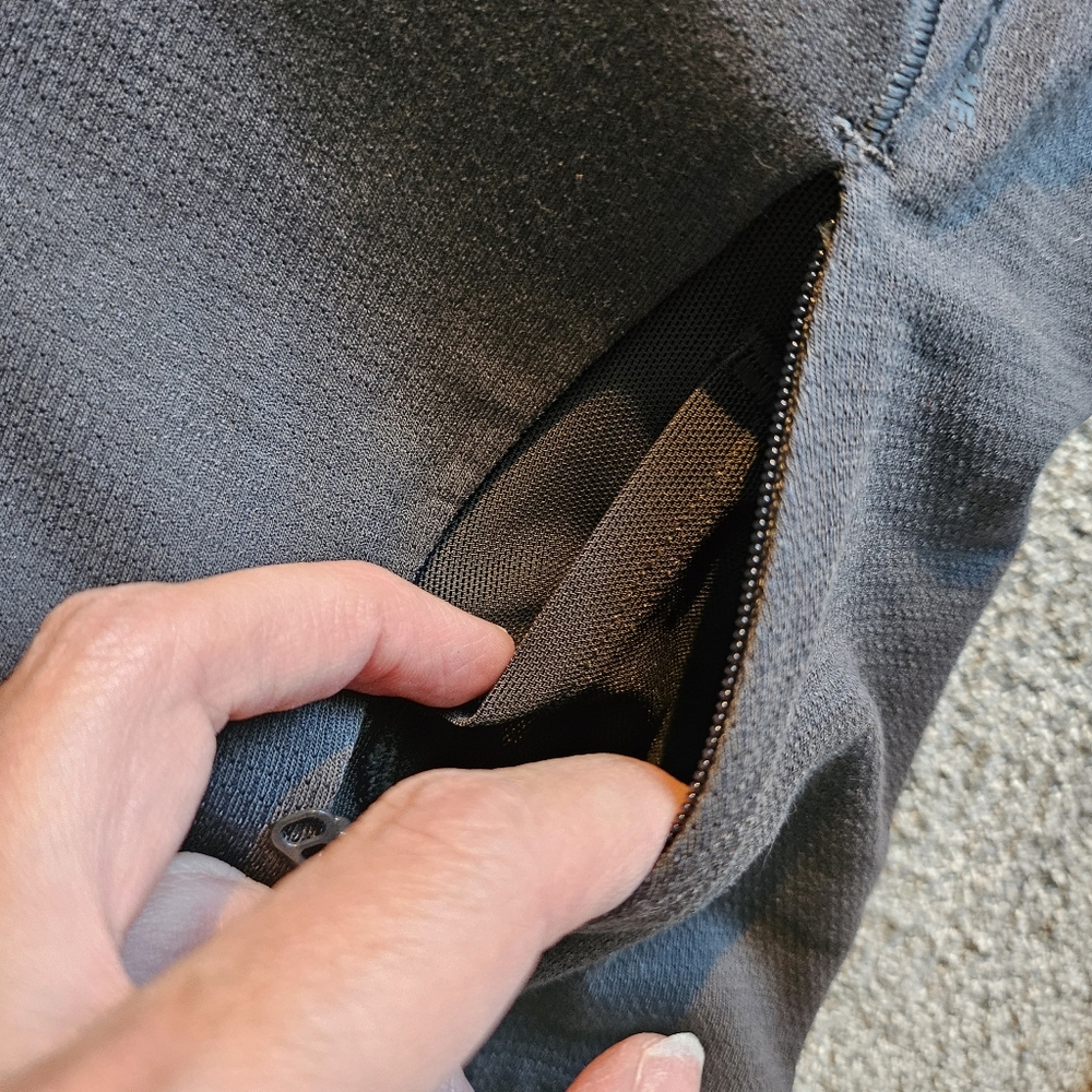 2/$25 Lululemon sz8 hiking top Grey - Picture 6 of 8